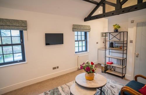 Mickleham House | Highway Cottage - Mickleham