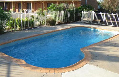 Hay Hotel | Highway Inn Motel