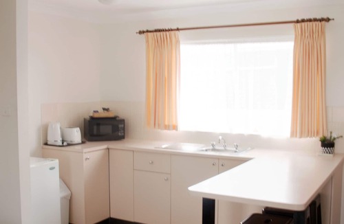 Hay Hotel | Highway Inn Motel