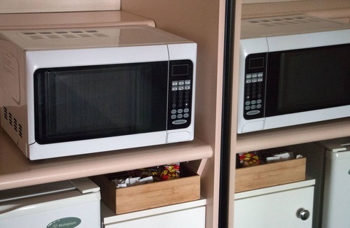 Hay Hotel | Highway Inn Motel