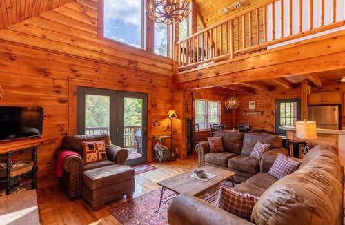 Boone Cabin | Highwood- Hot Tub, Arcade, Fire Pit, Sleeps 12