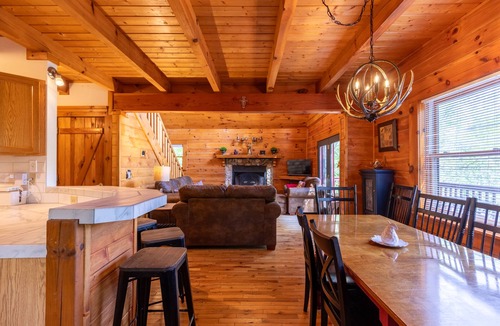 Boone Cabin | Highwood- Hot Tub, Arcade, Fire Pit, Sleeps 12