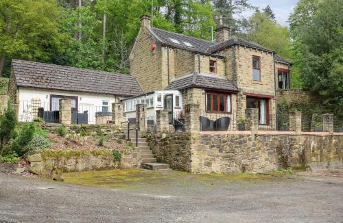 Hoylandswaine House | Highwood Lodge