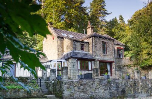 Hoylandswaine House | Highwood Lodge