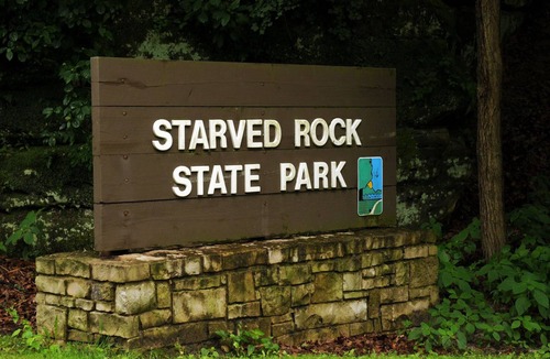 Utica Cabin | Hike and enjoy a relaxing time at Starved Rock! Family-Size Cozy Cabin