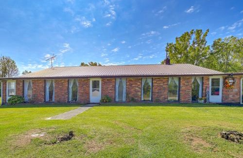 Waneta House | Hike and Fish Rustic, Timeless McKee Home with Yard