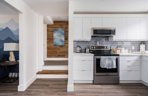 Meaford Apartment | `Hike` at Hills Meaford | 2BD Suite + Pets!