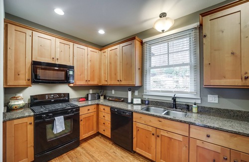 Bear Lake Reserve Cottage | Hike & Boat: Cozy Bear Lake Cottage!