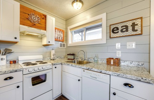 Cape Fair Apartment | Hike, Boat, Fish & More: Table Rock Lake Cottage