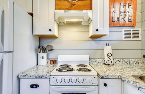Cape Fair Apartment | Hike, Boat, Fish & More: Table Rock Lake Cottage