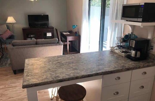 Holiday Island Condo | Hike, dine, shop, minutes to Eureka Springs