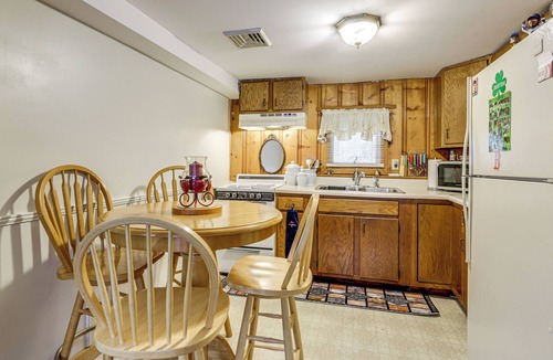 Thorndike Apartment | Hike & Explore Western Mass: Peaceful Studio