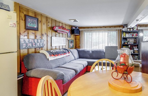 Thorndike Apartment | Hike & Explore Western Mass: Peaceful Studio