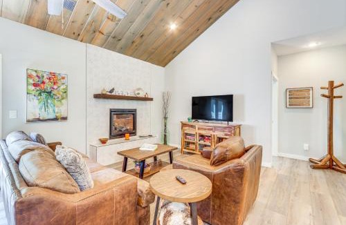 Tarheel House | Hike, Fish and Kayak Murphy Gem with Deck and Fire Pit