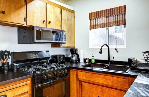 Cold Springs Cabin | Hike, Fish & Explore: California Cabin w/Deck!