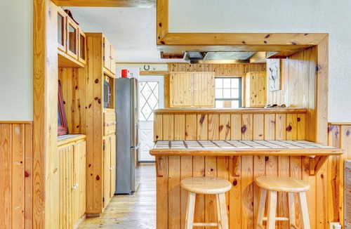 Sulphur Cabin | Hike, Fish & Explore: Family Cabin in Sulphur!