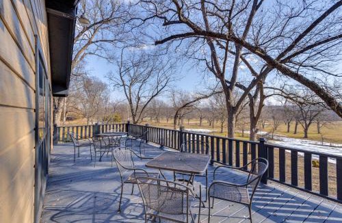 Sulphur House | Hike, Fish & Explore: Family Cabin in Sulphur!