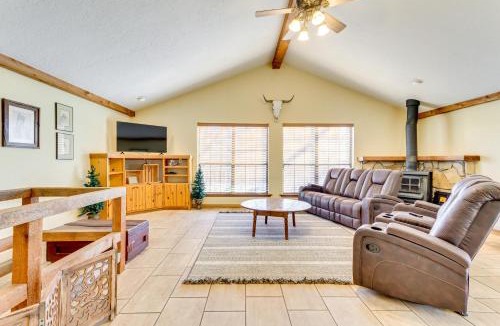 Sulphur House | Hike, Fish & Explore: Family Cabin in Sulphur!