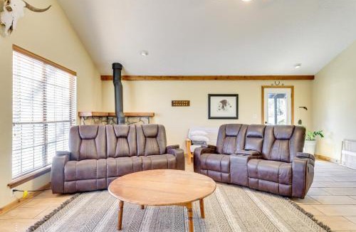 Sulphur House | Hike, Fish & Explore: Family Cabin in Sulphur!