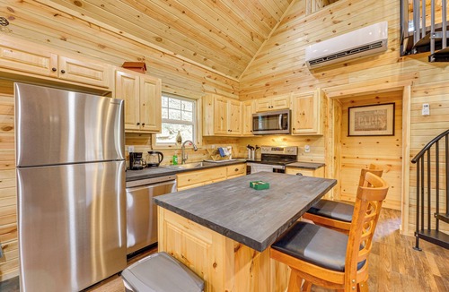 Edray Cabin | Hike & Fish: Marlinton Cabin w/Fire Pit & Views!