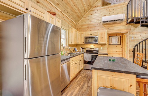 Edray Cabin | Hike & Fish: Marlinton Cabin w/Fire Pit & Views!