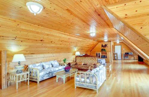 Fairfield Bay Apartment | Hike & Fish: Studio w/Pool Access in Shirley!