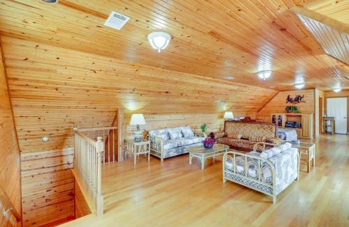 Fairfield Bay Apartment | Hike & Fish: Studio w/Pool Access in Shirley!