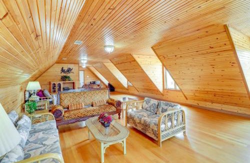 Fairfield Bay Apartment | Hike & Fish: Studio w/Pool Access in Shirley!