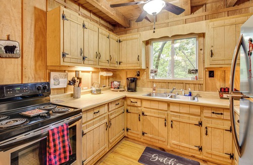 Sautee Nacoochee Cottage | Hike & Fish: Wooded Cabin Near Downtown Helen