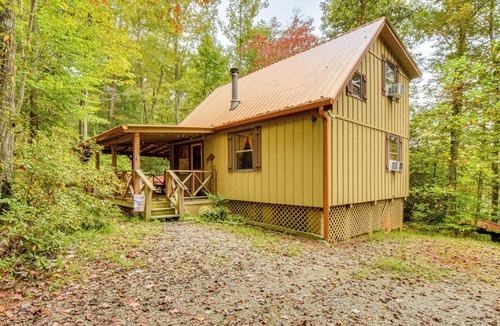Sautee Nacoochee Cottage | Hike & Fish: Wooded Cabin Near Downtown Helen