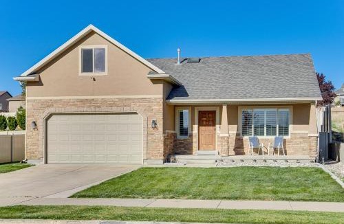 South Jordan House | Hike, Golf & Ski: Family Home in South Jordan