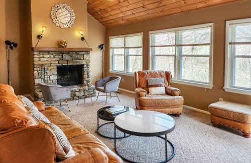 Lake Lure House | Hike, Golf & Swim! Rumbling Bald Resort Mtn Home