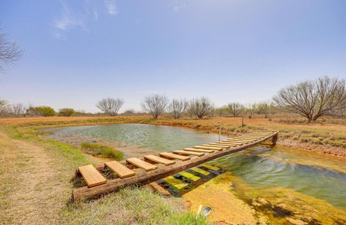 Cotulla Apartment | Hike, Hunt & Fish: Pet-Friendly Studio in Dilley!
