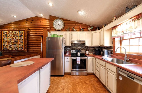 Lovingston Cabin | Hike-Nap-Sip-Repeat! 5-Star Shenandoah Cabin w/WOW Views Lovingston VA