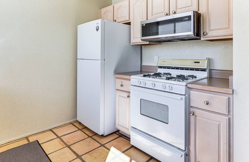 Fallbrook Cottage | Hike, Sip & Explore: Couples Retreat in Fallbrook