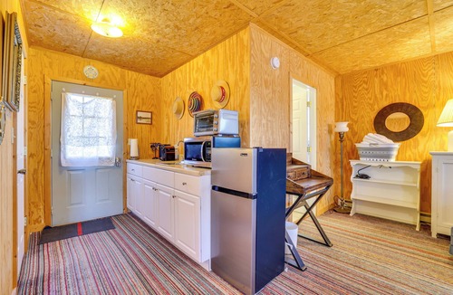Center Moreland Apartment | Hike, Ski & Golf: Water-View Lake Winola Retreat!