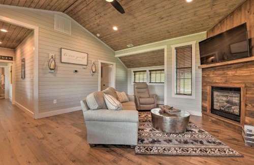 Glenville House | Hike, Ski & More! Pet-Friendly Home in Glenville
