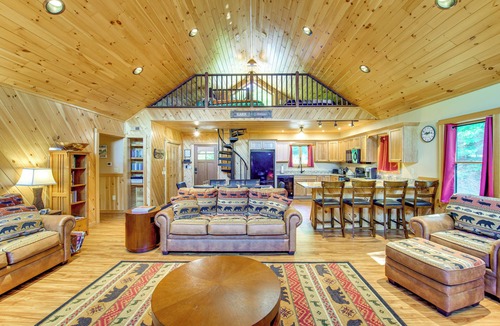 Town of Black Brook Cabin | Hike, Ski & Swim: Luxury Cabin on Silver Lake!