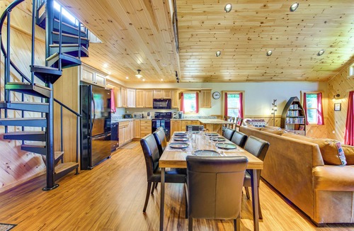 Town of Black Brook Cabin | Hike, Ski & Swim: Luxury Cabin on Silver Lake!