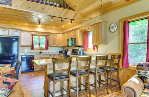 Town of Black Brook Cabin | Hike, Ski & Swim: Luxury Cabin on Silver Lake!