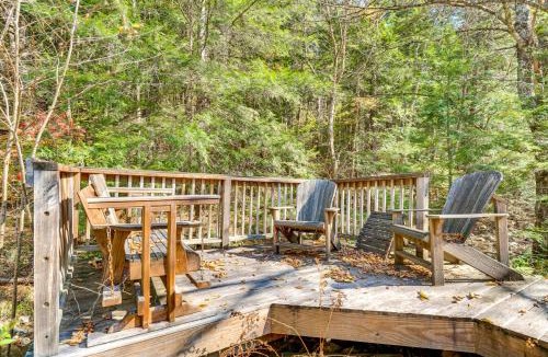 Chester House | Hike, Ski & Unwind: Cabin w/Deck in Chester!