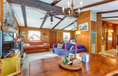 Chester House | Hike, Ski & Unwind: Cabin w/Deck in Chester!