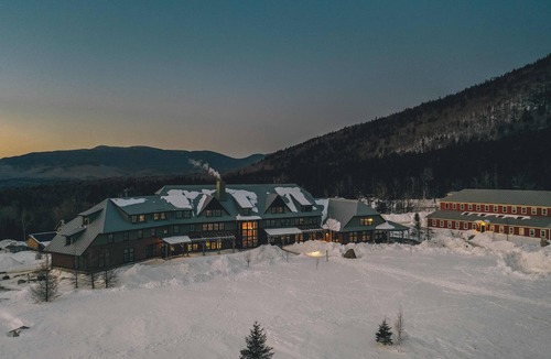 Carroll Condo | Hike the Whites! Free Breakfast, Shared Bath, Hike/Ski trail Access