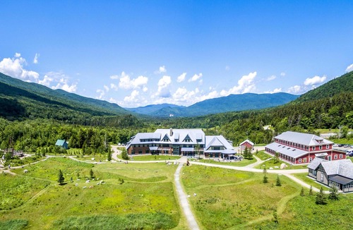 Carroll Condo | Hike the Whites! Free Breakfast, Shared Bath, Hike/Ski trail Access