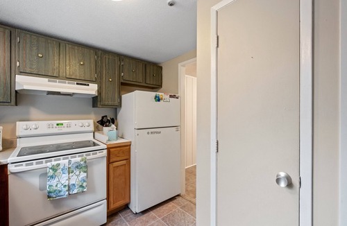 Thornton House | Hiker's Haven Weekly & Monthly stays Pool & Trails