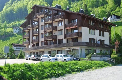 Emmetten Apartment | Hiking biking ski paragliding and recreational paradise.