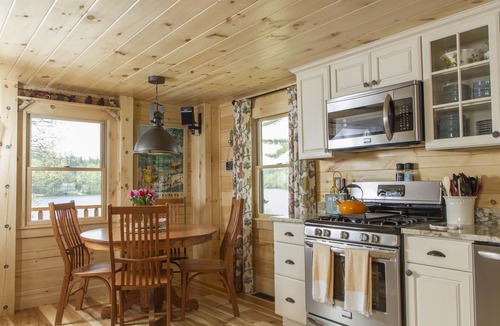 Lochmere Cabin | Hiking,boating, ask about stay 2 get one free dog ok, only 2 min to Lake Estate