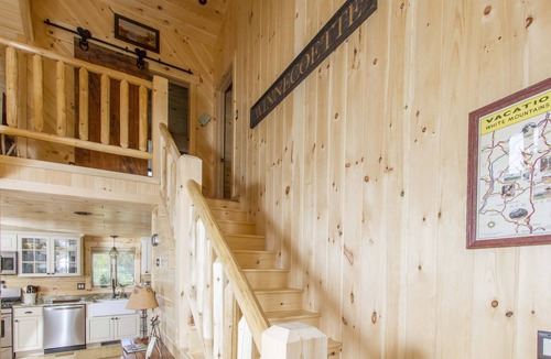 Lochmere Cabin | Hiking,boating, ask about stay 2 get one free dog ok, only 2 min to Lake Estate