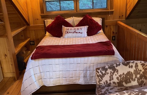 Chichester Cabin | Hiking. Skiing. Chill by the Fire