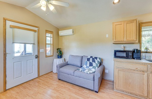 Medford House | Hiking Trail On-Site: Mtn-View Eagle Point Retreat